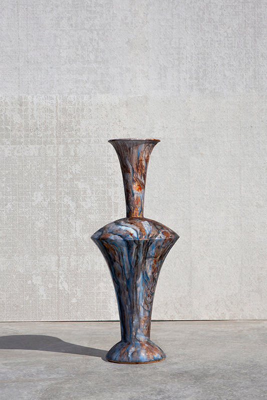  Neoclassical contoured vase Bleu rupestre cuivré